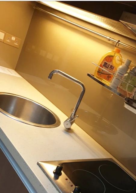 A spotless kitchen counter, sink and hob after an Anna Mega clean